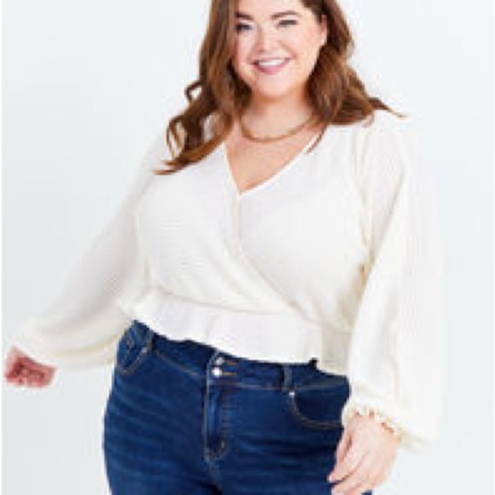 ARULA (Altar’d State) Cream V-Neck Long Sleeve Knit Cropped Blouse size B (2XL)